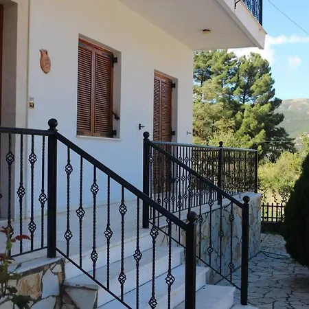 Velia Guesthouse Kalavryta Exterior photo