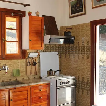 Velia Guesthouse Kalavryta Exterior photo